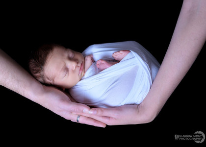 glasgow newborn photography holding hands